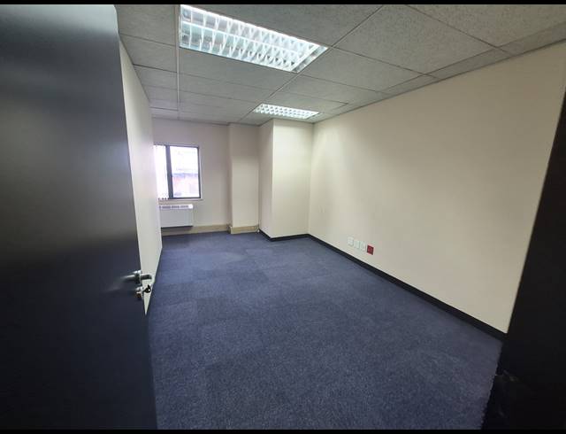 135M² OFFICE TO LET IN BRUMA